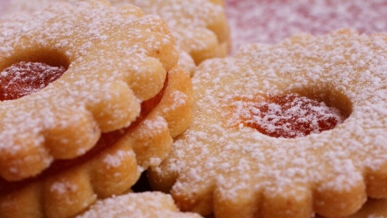 Lekváros linzer tejföllel