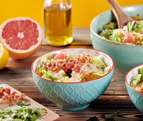 Cestovinový šalát s grapefruitom, avokádom a slaninou