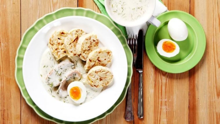 Koprová omáčka s vejci a knedlíky