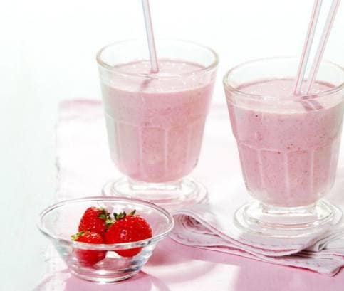 Ovocný koktejl se sojovým mlékem a ovesnými vločkami