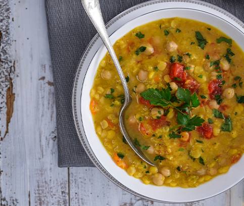 Krémová čočkovo-hrášková polévka