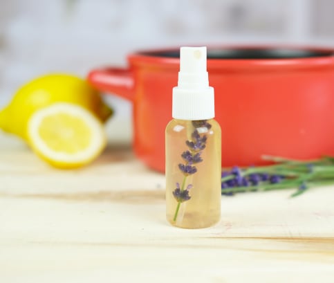 FOTO postup: Domáci repelent proti komárom aj kliešťom