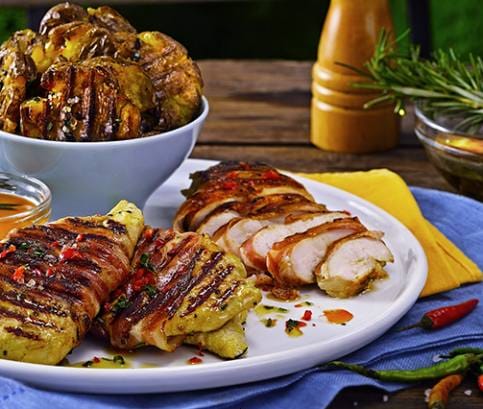 Roston sült csirkemell mézes-mustáros pácban, tört burgonyával