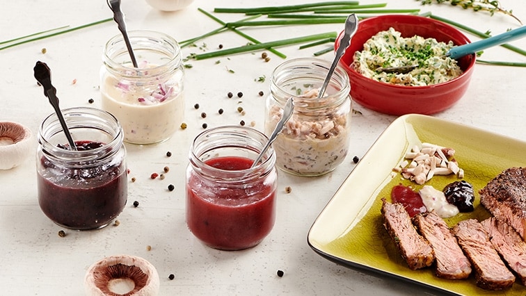 Omáčky a bylinkové máslo na steak