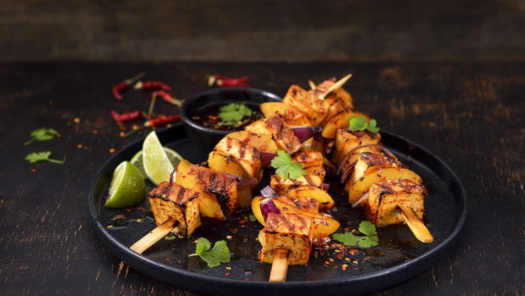 Tofu špízy s čili a broskyňou
