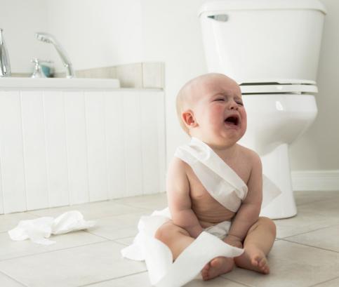 Zánět močových cest u miminka a kojence: Poznejte příznaky včas