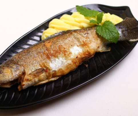 Pisztráng citromos vajban sütve