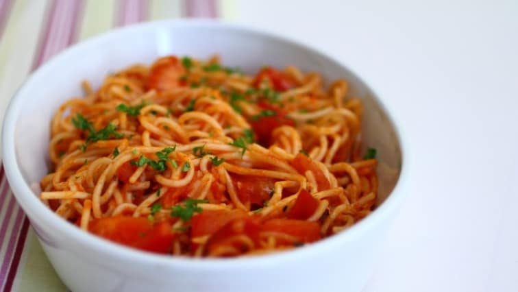 Fokhagymás-paradicsomos spagetti