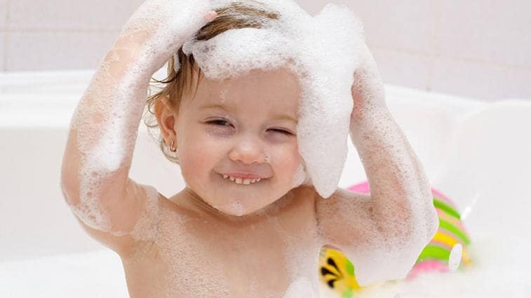 A babák haját elég hetente egyszer mosni