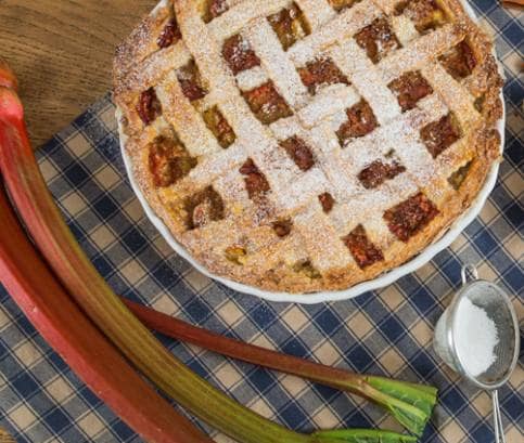 Rebarborový páj s kardamómom a tvarohom