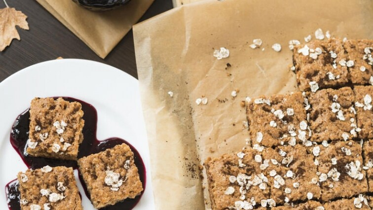 Medové kostky s borůvkovým džemem