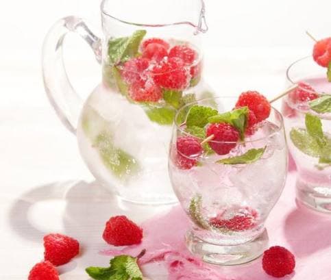 Sodovka s mátou a malinami