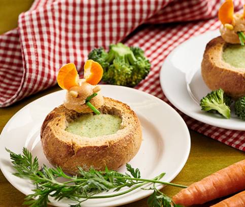 Krémová brokolicová polévka v housce