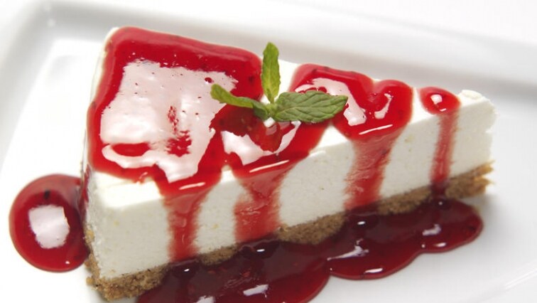 Cheesecake s jahodovou omáčkou