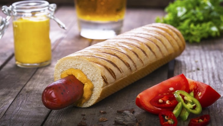 Grilovaný párek v rohlíku bez lepku