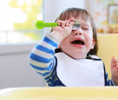 Metoda krmení BLW: Místo příkrmů čerstvé jídlo do ruky 