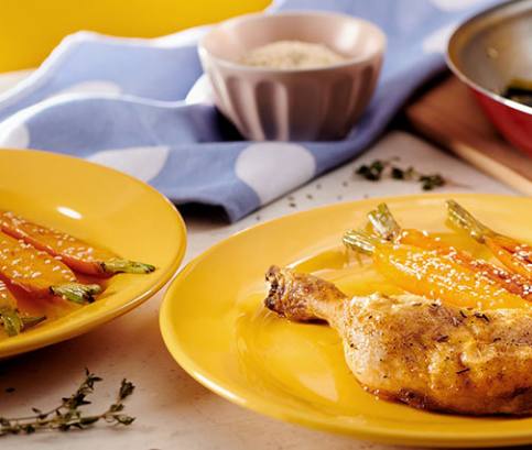 Pečená kuřecí stehýnka s mrkví