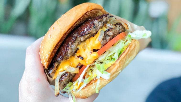 Szaftos, dupla sajtburger ropogós, grillezett zöldségekkel