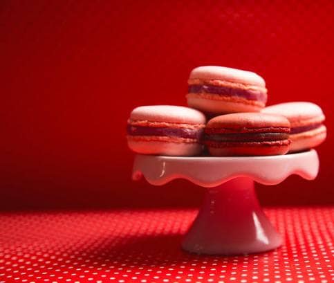 Valentýnské makrónky s čokoládovou náplní