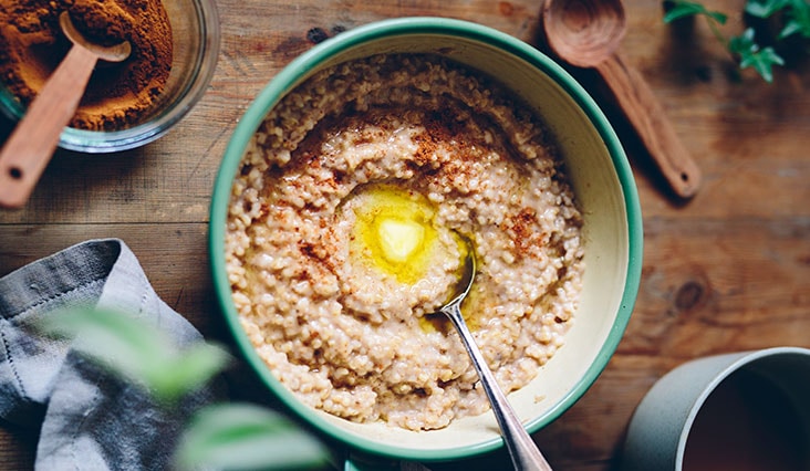 Hrachová kaše zasytí i zahřeje. Proč tak milujeme kaše?