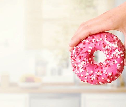 Menej potravín obsahujúcich vysoký podiel tuku, soli a cukru