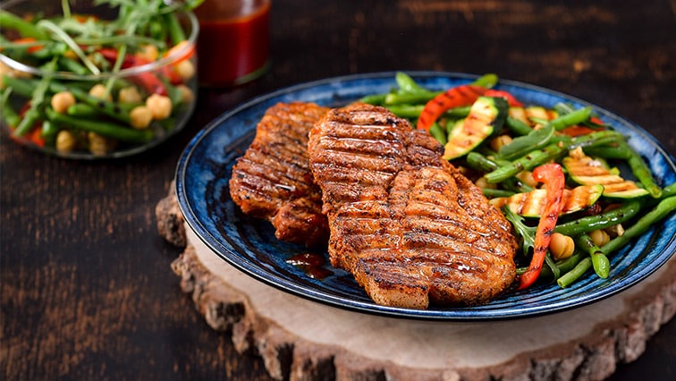 Porto krkovička so šalátom z grilovanej zeleniny