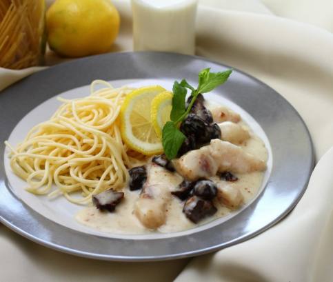 Tejszínes halcsíkok aszalt szilvával