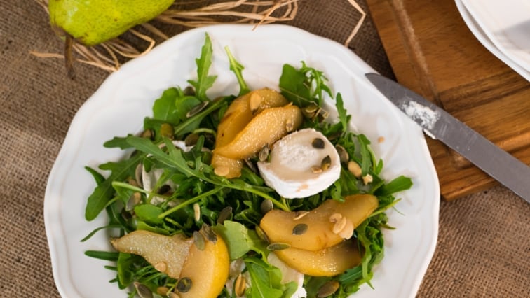 Šalát s hruškou a s kozím syrom