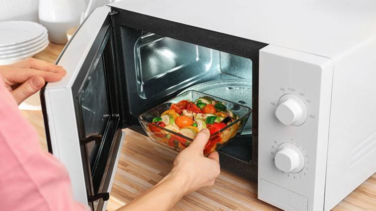 Mi az, amit ne tegyünk a mikrohullámú sütőbe?