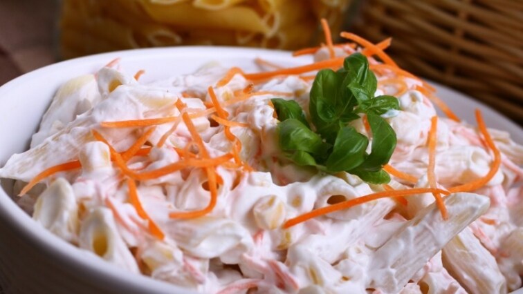 Kukoricás-sárgarépás tészta saláta