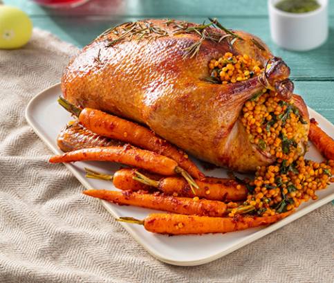 Kachna plněná kopřivovým kuskusem v marmeládové glazuře