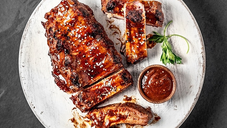 Hovězí žebra s ostružinovým dipem