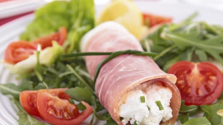 Šunkové rolky s říznou křenovou pěnou