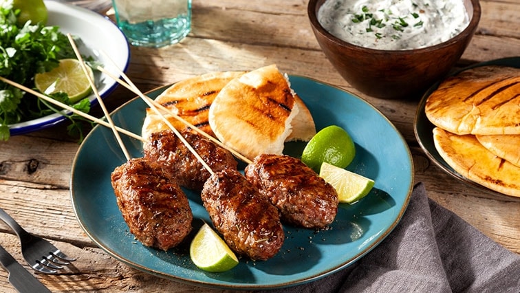 Řecká kofta s grilovaným pita chlebem a citronovým dipem