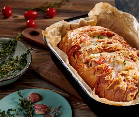 Chléb se sýrem a příchutí pizzy