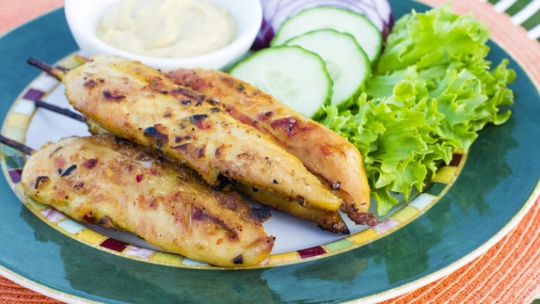 Grilovaná kuřecí prsa s jogurtovým dipem