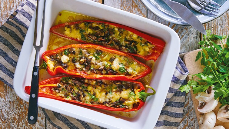 Plněné papriky zapečené se sýrem bylinkami a houbami