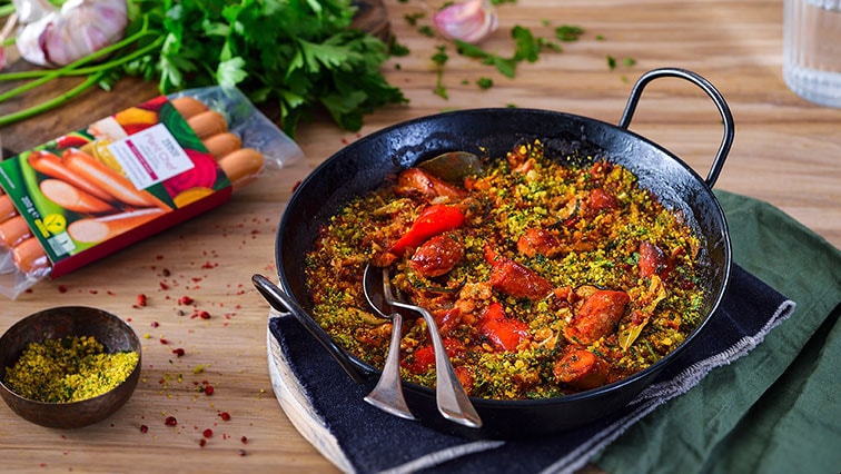 Fűszeres casserole vegetáriánus virslivel