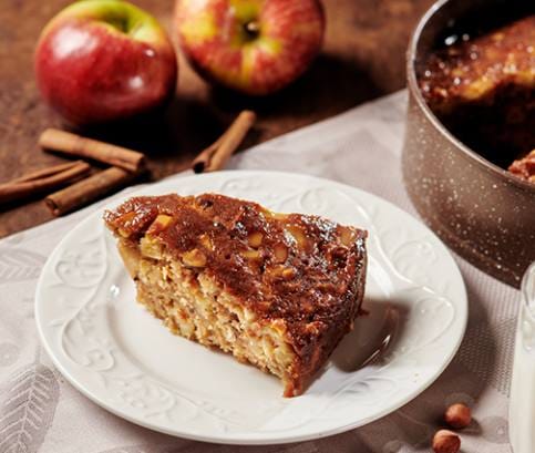 Svěží jablečný koláč s vanilkovým krémem