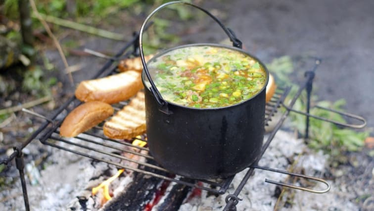 Zeleninová polévka z kotlíku