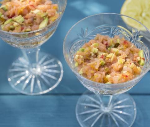 Lososový tatarák so sezamovým olejom