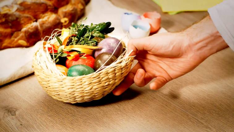 Tojásfestés természetes anyagokkal – Tippek és technikák