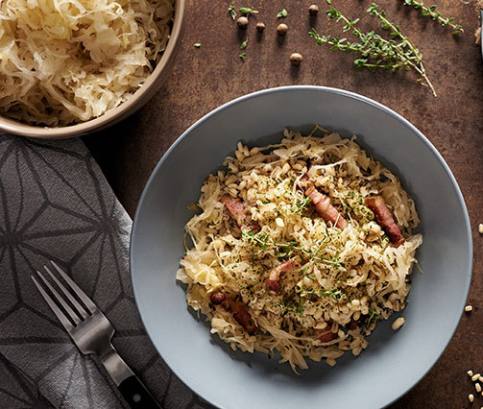 Zimný sýty krúpkový šalát s kapustou a slaninkou