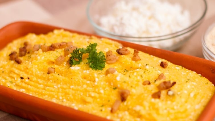 Szalonnás túrós puliszka