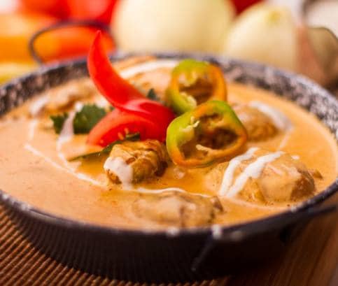 Tejfölös csirkepörkölt