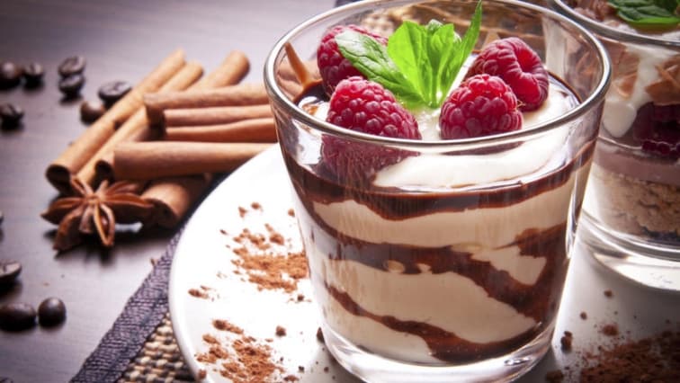 Jogurtový dezert do skleničky s nízkým obsahem laktózy