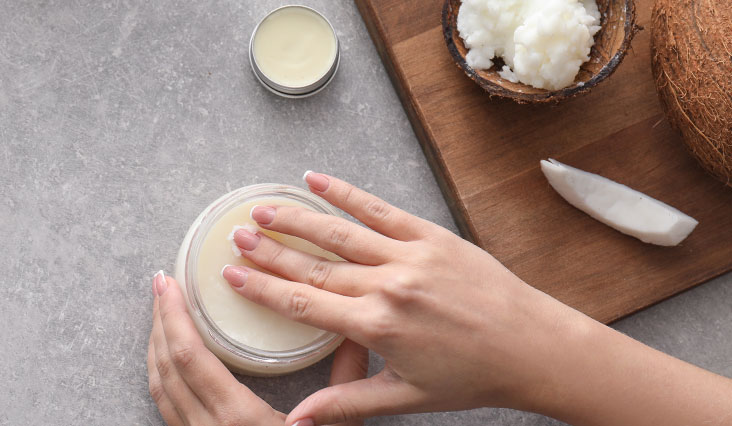 Kokosový olej, obľúbený v kuchyni aj v kúpeľni
