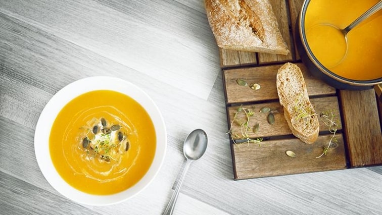 Polévka z pečené máslové dýně