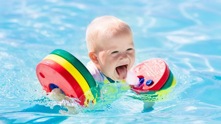 Největší výhody plavání pro vaše dítě