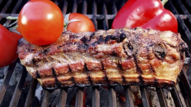 Grilovaný bůček s medovou marinádou